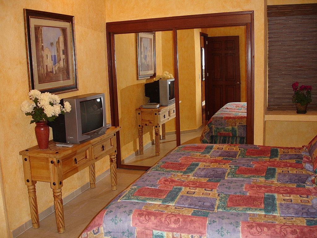 1BRM_10.JPG - Master bedroom