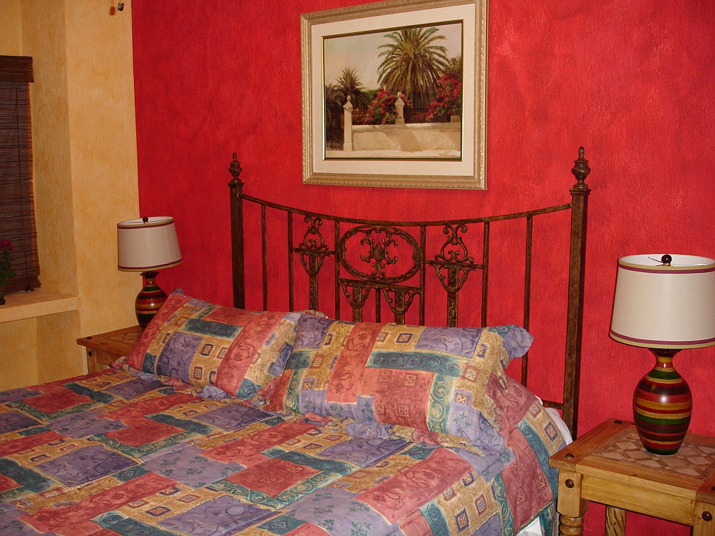 1BRM_11.JPG - Master bedroom