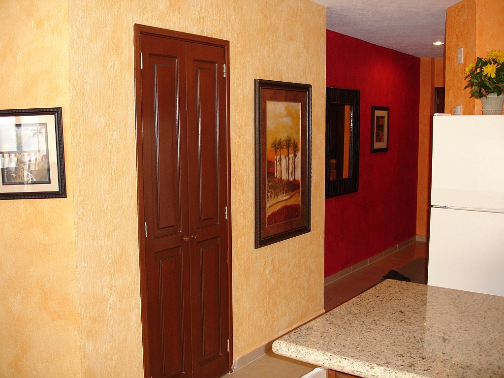 1BRM_4.JPG - Living room/kitchen