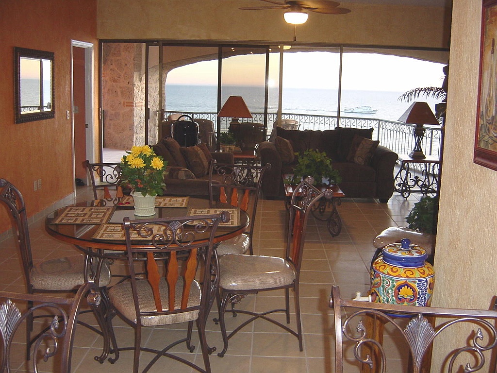 3BRM_1.JPG - Living room