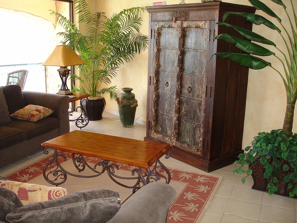 3BRM_3.JPG - Living room