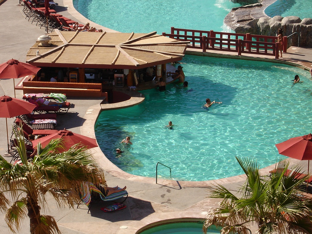 3BRM_37.JPG - Pool bar